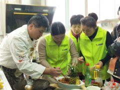 南陽月嫂泓德家政公司_南陽學(xué)催乳好找工作嗎？產(chǎn)后通乳的必要性