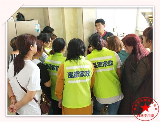 母乳喂養(yǎng)早知道。社旗有金牌月嫂嗎？
